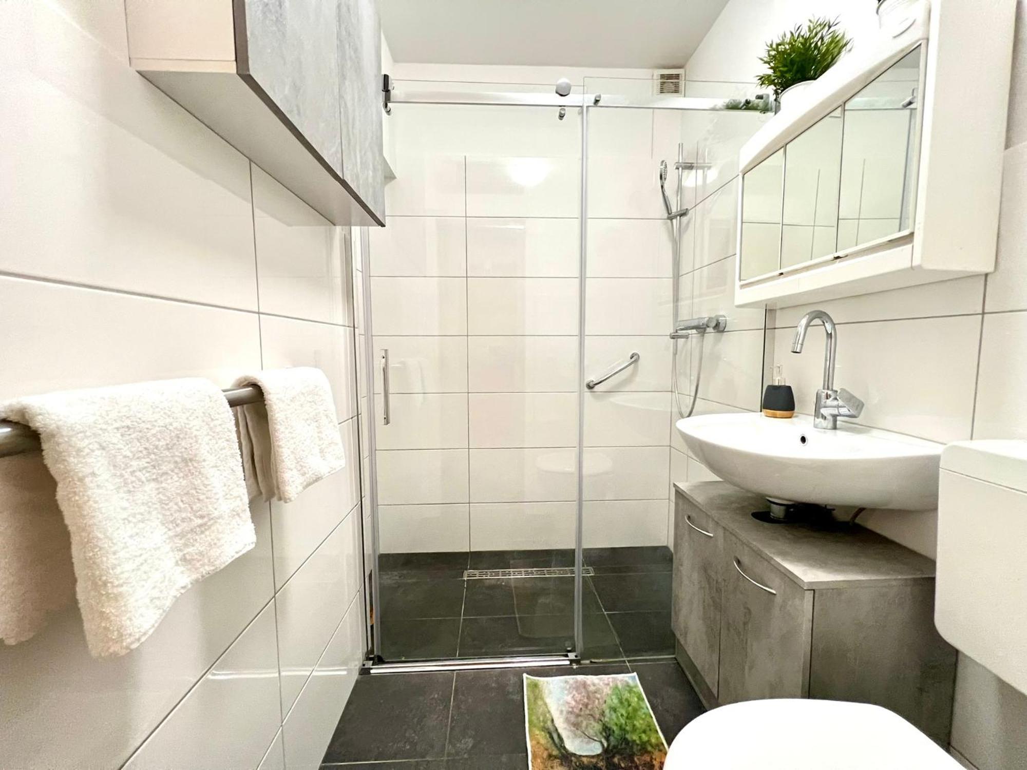 Comfy Apartment Mit Garten In Koeln Luaran gambar